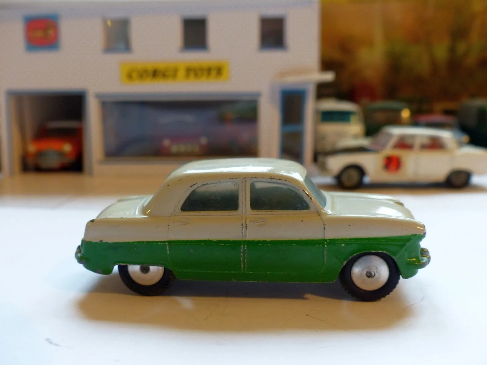 200 Ford Consul in green and off-white
